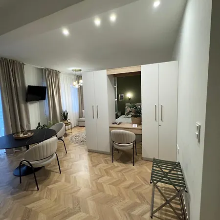 Апартамент Atelie Experience 2 *